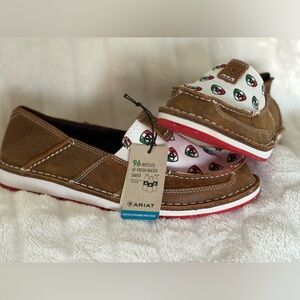 Ariat Women's Cruiser Shoe in the Caramel/Ariat Mexico Print colorway